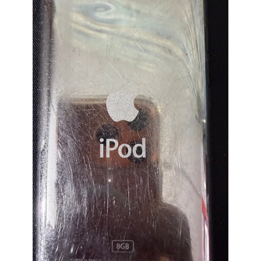 Apple iPod Touch 4th Gen 8GB White Fair Cracked Screen A1367 For Parts